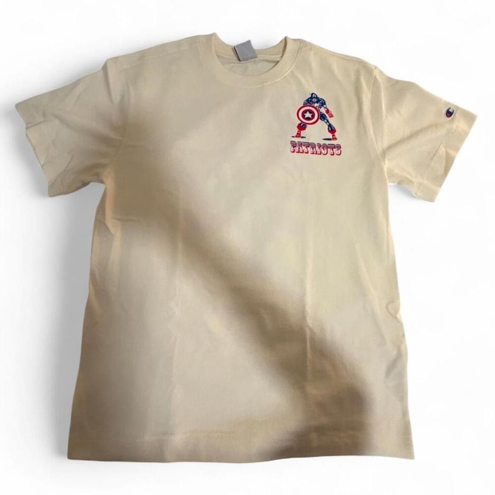 Champion Men's Cream and Blue T-shirt